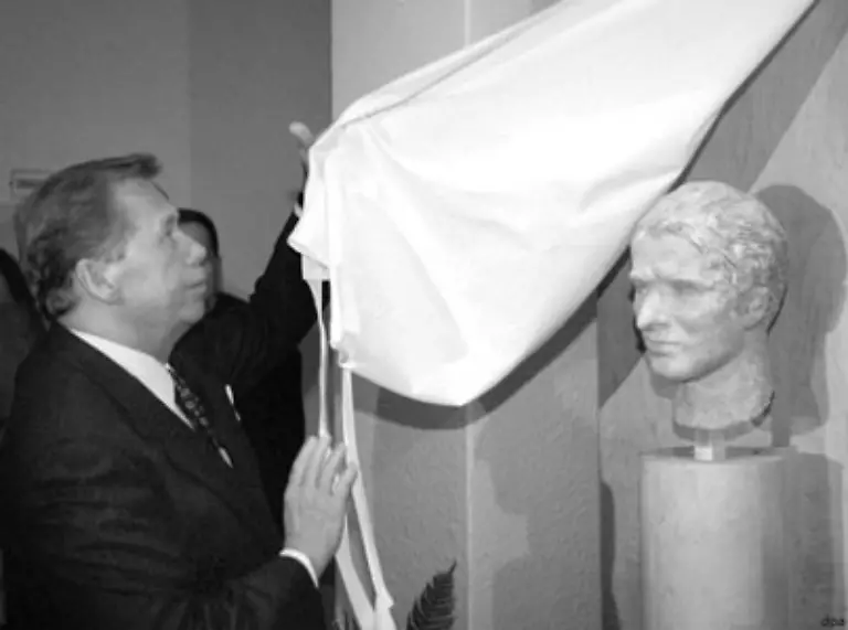 Jeder-hatte-das-Beduerfnis-etwas-verzweifelt-Aeusserstes-zu-tun-wenn-alles-Uebrige-so-erfolglos-blieb-so-Havel