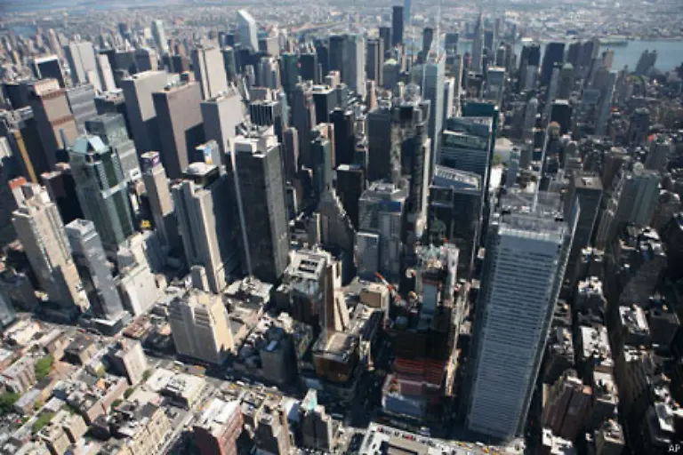Die-Maschine-befindet-sich-bereits-direkt-ueber-New-York