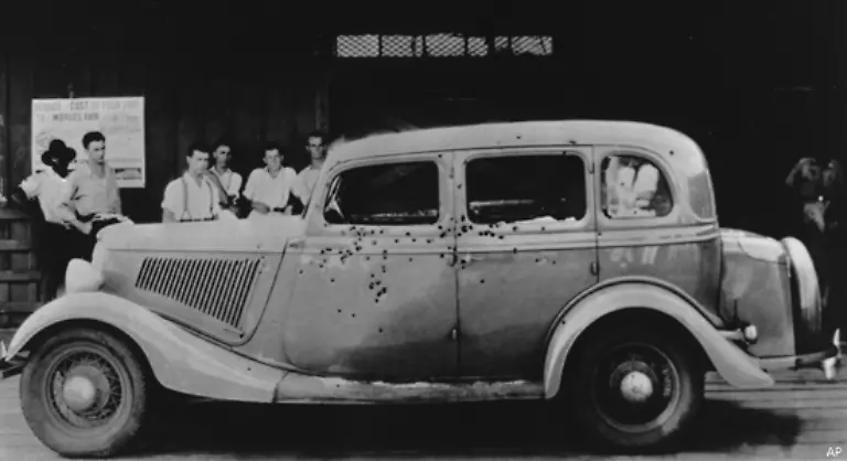 eine-riesige-Armee-von-Gesetzesbrechern-ist-aufgetaucht-viele-unserer-besten-Buerger-haben-oeffentlich-die-Prohibition-ignoriert