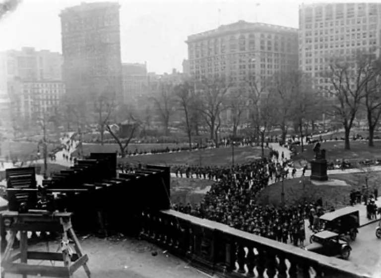 nicht-zuletzt-dank-des-Drucks-der-Strasse