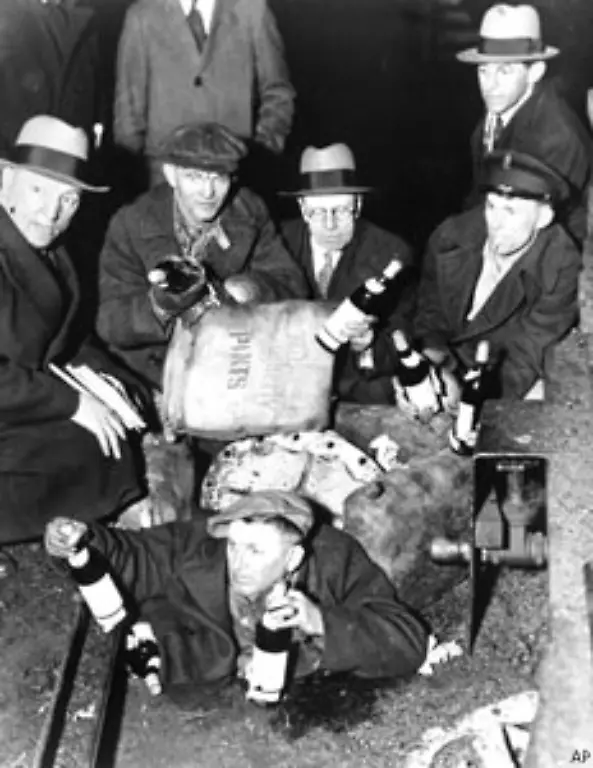 Eine-Studie-der-Universitaet-Harvard-kam-zu-dem-Schluss-dass-44-Prozent-der-US-Studenten-regelmaessig-exzessiv-trinken