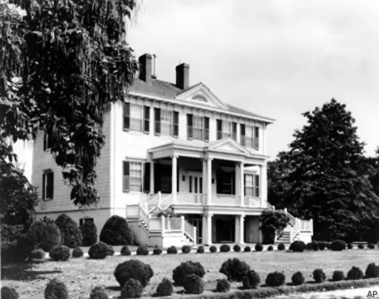 11-Kulturell-unterscheiden-sich-Norden-und-Sueden-stark-von-einander-Der-Norden-ist-puritanisch-dominiert-im-Sueden-entwickelt-sich-die-sogenannte-Virginia-Aristocracy-der-Plantagenbesitzer-und-Sklavenhalter