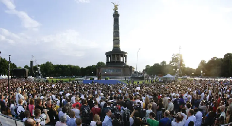 In-Deutschland-wird-immer-wieder-betont-dass-Obama-auch-ein-staerkeres-Engagement-der-Europaeer-in-Afghanistan-fordern-werde-Das-ist-richtig-In-Berlin-sagte-er-die-Afghanen-braeuchten-unsere-Truppen-und-eure-Truppen