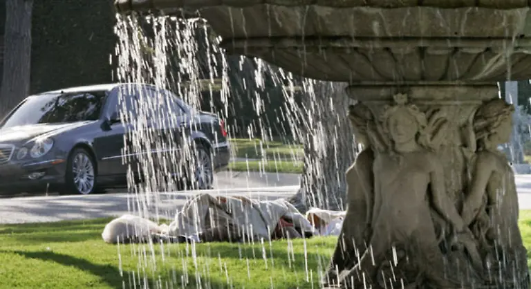 Bushs-Konzept-der-trickle-down-economics-Wohlstand-fuer-alle-durch-Entlastung-der-Reiche-Kern-der-republikanischen-Wirtschaftspolitik-hatte-Obama-bereits-im-Wahlkampf-scharf-kritisiert