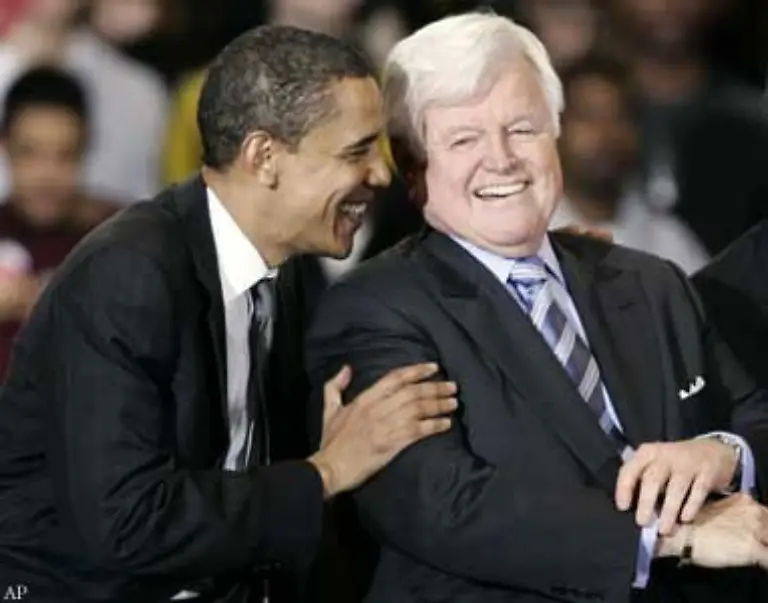Schon-im-Vorwahlkampf-sagt-Ted-Kennedy-Obama-seine-Unterstuetzung-zu