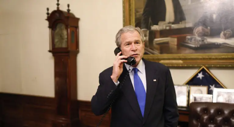 am-Ende-ist-selbst-George-W-Bush-stolz-darauf-dass-ein-African-American-ins-Weisse-Haus-einzieht