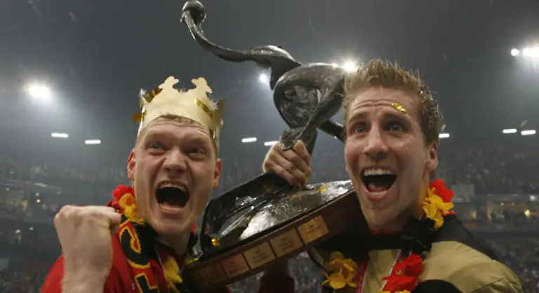 trugen-ploetzlich-Kronen-und-ein-ganzes-Land-stand-Kopf-Naja-fast-Zumindest-war-Handball-fast-so-wichtig-wie-Fussball-Fuer-kurze-Zeit-Immerhin