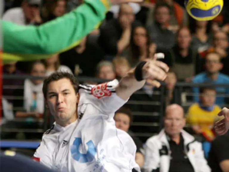 Nur-die-Zweitbesetzung-ist-Michael-Mueller-im-rechten-Rueckraum