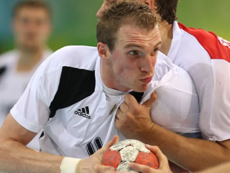 einen-der-besser-ist-In-diesem-Fall-sind-das-Holger-Glandorf-vor-Mueller-die-klare-Nummer-eins-im-rechten-Rueckraum-und