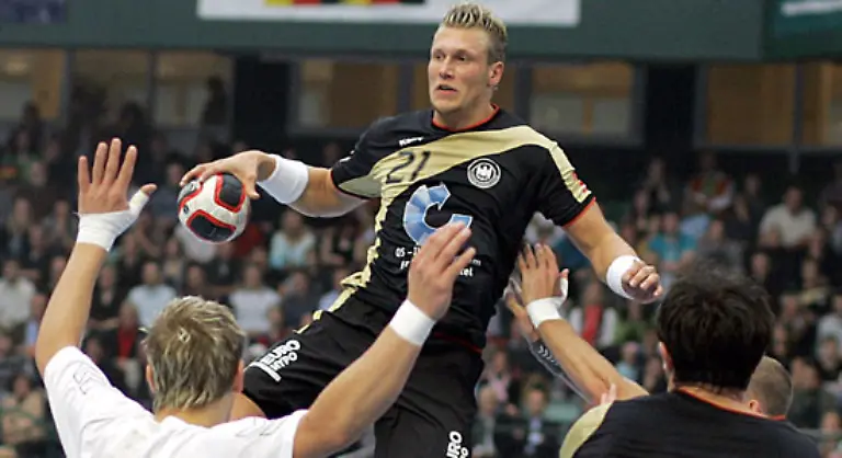 Lars-Kaufmann-spielt-im-linken-Rueckraum-Da-wo-auch-Pommes-spielt