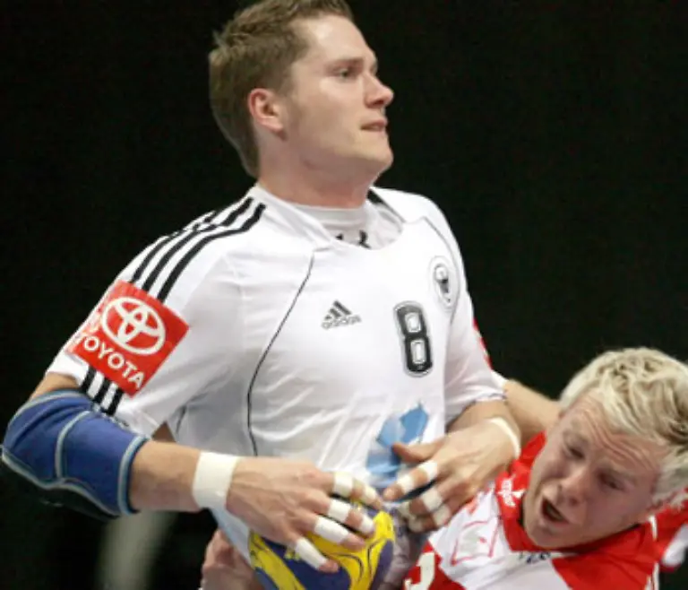 Sebastian-Preis-spielt-am-Kreis-und-hat-mit-ueber-100-Laenderspielen