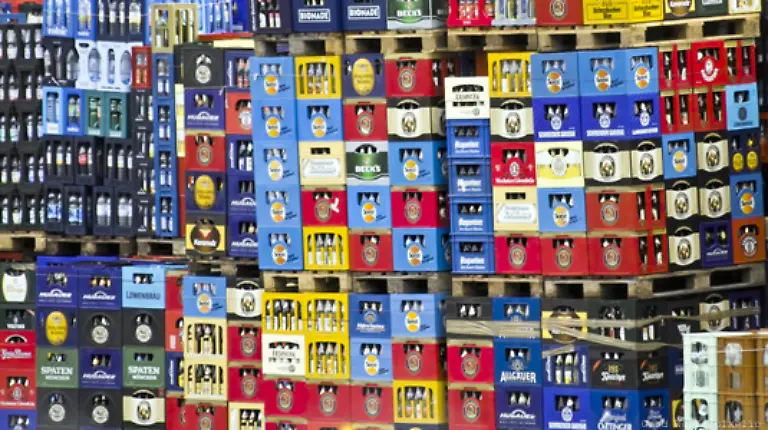 Und-die-Bierkiste-hatte-als-universell-einsetzbares-Einrichtungselement-jugendlichen-Wohnens-spaetestens-Ende-der-80er-Jahre-ausgedient