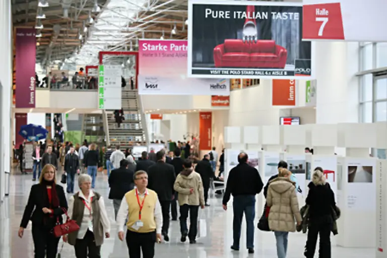 Freunde-stilvoller-Inneneinrichtung-lassen-sich-auch-dieses-Jahr-wieder-auf-der-imm-Cologne-inspirieren-Bis-zum-25-1-praesentieren-ueber-1000-Aussteller-aus-50-Laendern-ihre-Vorschlaege-fuer-schoeneres-Wohnen