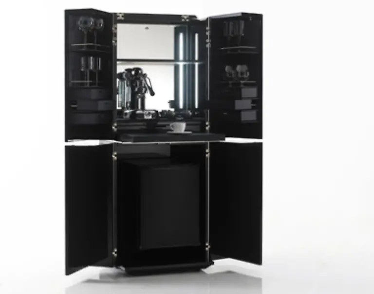 Ob-Martini-oder-Espresso-Stilvoll-einschenken-am-Magic-cube-von-Yomei