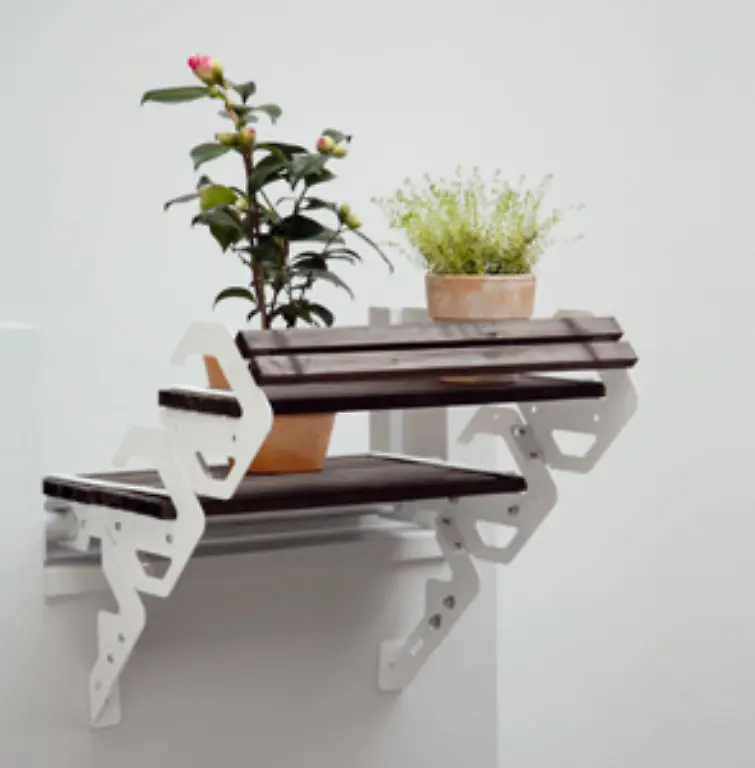 Fuer-Aussenmoebel-fehlt-die-Terrasse-Dann-sollte-es-wenigstens-ein-Fenstergarten-sein-hier-von-Lessing