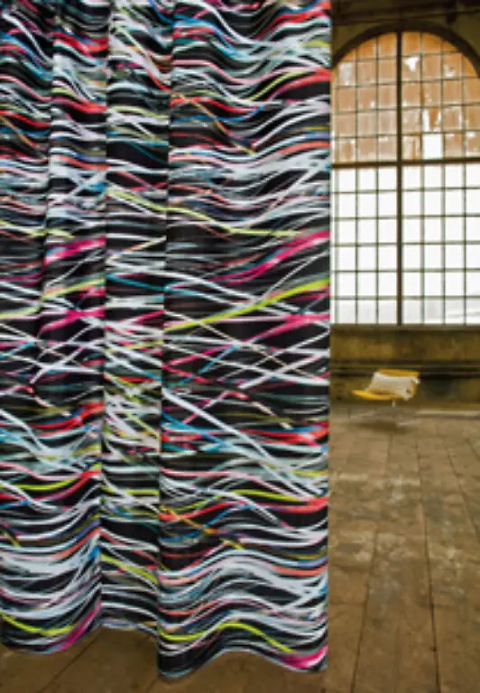 Wirkt-im-Loft-natuerlich-richtig-gut-Vorhang-Eplis-von-Creation-Baumann