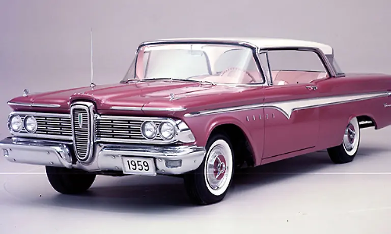 Ein-historischer-Fehlgriff-an-den-sich-unsere-Leser-erinnern-Der-Edsel-Unter-diesem-Namen-hob-Ford-gleich-ein-ganze-Marke-aus-der-Taufe-um-die-Mittelklasse-zu-erobern-Kurz-gesagt-Es-klappte-nicht-Toilettensitz-ist-noch-eine-der-freundlicheren-Umschreibungen