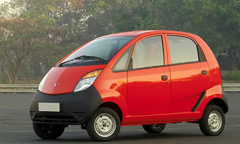 Gut-schoen-ist-er-wirklich-nicht-Das-war-aber-auch-nicht-die-Idee-bei-der-Entwicklung-des-Tata-Nano-Billig-sollte-er-sein-und-so-wirkt-er-leider-auch