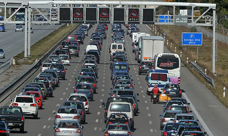 Wir-haben-die-Umfrage-bewusst-nicht-auf-die-Neuerscheinungen-des-letzten-Jahres-beschraenkt-Schliesslich-begegnen-uns-die-etwas-aelteren-Semester-taeglich-auf-unseren-Strassen-Die-neuesten-Autos-hingegen-eher-selten