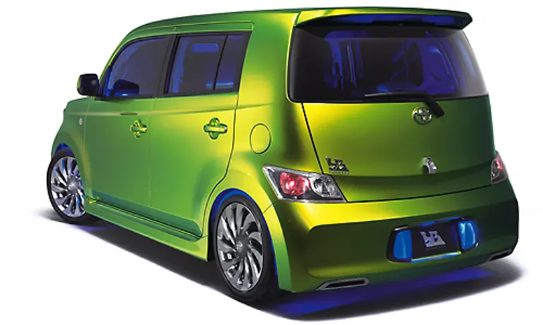 Die-jugendlich-orientierte-Marke-ist-ein-US-Ableger-von-Toyota-Das-Auto-basiert-auf-der-Plattform-des-Yaris-und-setzt-bewusst-auf-Kanten-und-Ecken-Ein-Verzicht-auf-glattgebuegelte-Stromlinien-ist-zwar-schoen-aber-dem-Aeusseren-des-Autos-hat-es-nicht-geholfen