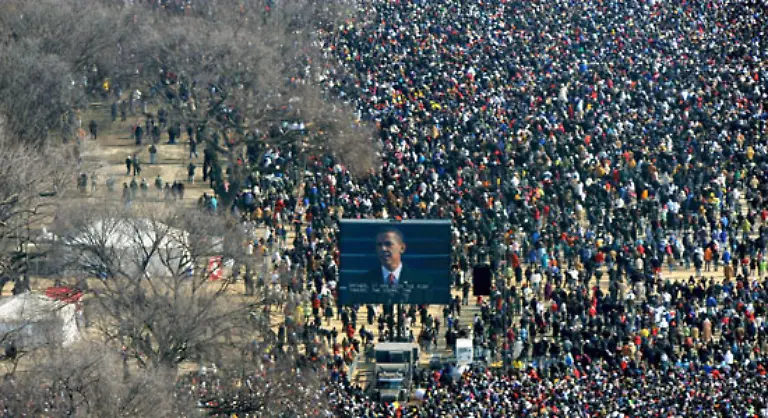Anschliessend-die-Inaugurationsrede-Obama-hatte-im-Vorfeld-versucht-die-hohen-Erwartungen-zu-daempfen-Das-gelang-ihm-nicht