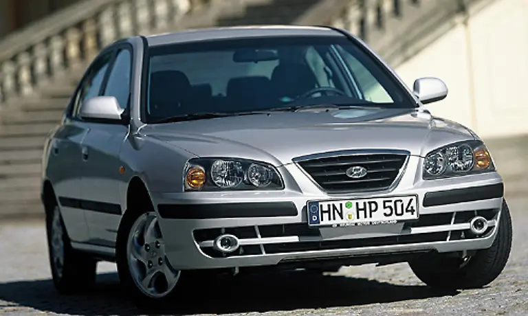 Der-Lantra-von-Hyundai-kommt-grundsaetzlich-etwas-konservativ-daher-Er-wurde-ab-2000-von-dem-Elantra-Bild-abgeloest-Auf-unseren-Strassen-ist-der-Korea-Import-noch-haeufig-gesehen-offenbar-aber-nicht-gerne