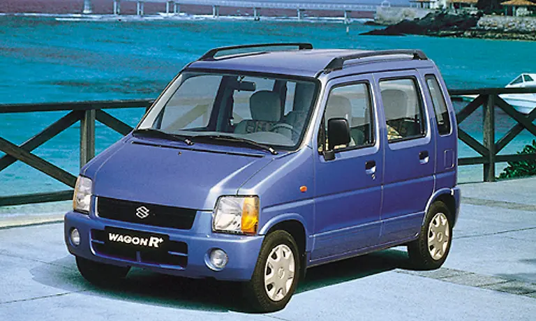 Der-Suzuki-Wagon-R-ist-ein-alter-Bekannter-Seit-1993-faehrt-er-auf-Japans-Strassen-Durch-die-Kooperation-mit-GM-hat-das-baugleiche-Auto-bei-Opel-den-Namen-Agila-Nutzwert-stand-hier-eindeutig-ueber-Aesthetik