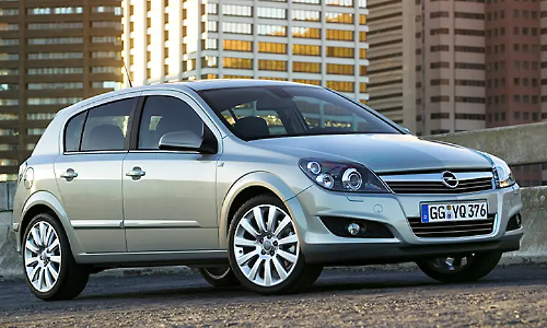 Der-Opel-Astra-ist-inzwischen-in-die-Jahre-gekommen-Spaetestens-im-kommenden-Jahr-soll-ein-Nachfolger-auf-der-Bildflaeche-erscheinen-Dennoch-erstaunlich-dass-ihn-viele-Leser-als-haesslich-empfinden
