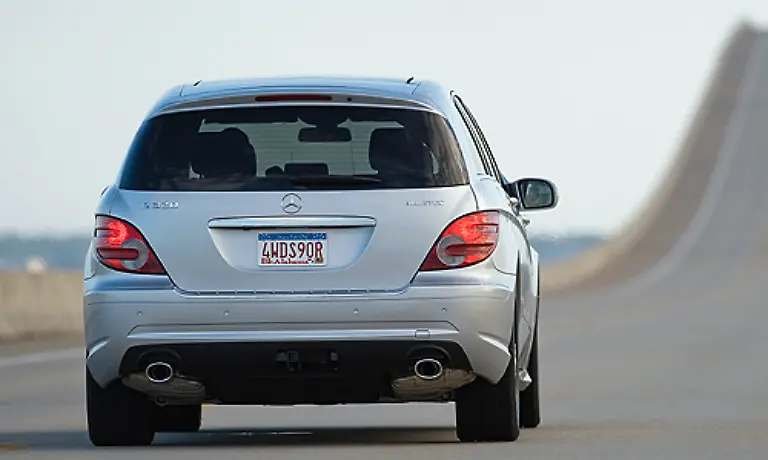 Vor-allem-aber-ist-die-Form-dieses-Schiffs-offenbar-nicht-so-gut-gelitten-Er-wirkt-ein-bisschen-so-als-ob-die-M-Klasse-in-einen-Buegelautomat-gefahren-waere