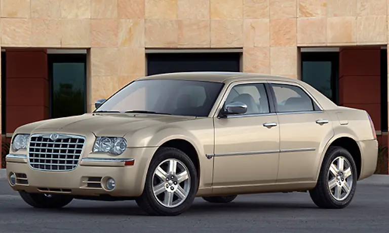 Der-Chrysler-300-ist-eben-ein-sehr-amerikanisches-Auto-Daher-finden-ihn-manche-schoen-andere-eben-nicht-Kommentar-eines-Lesers-Auto-oder-Panzer-Selbst-in-einem-Krisengebiet-nicht-zu-unterscheiden