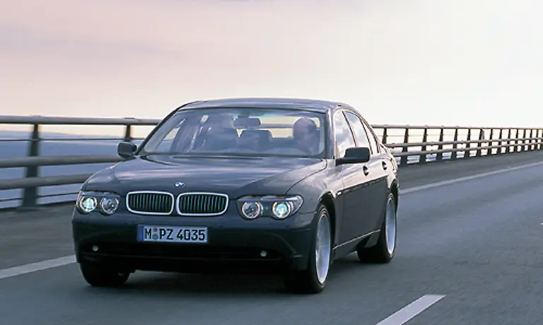 Der-Vorgaenger-des-aktuellen-BMW-7er-hat-stark-polarisiert-Neben-der-Frage-nach-der-puren-Existenzberechtigung-solch-grosser-Automobile-gefiel-einigen-Lesern-speziell-die-Front-nicht