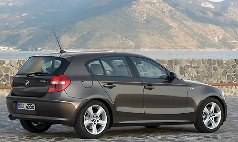 Als-haette-man-einen-3er-zu-lange-in-die-Waschmaschine-getan-schrieb-ein-Leser-Das-abgerissene-Heck-scheint-man-offenbar-nur-den-SUVs-zu-verzeihen