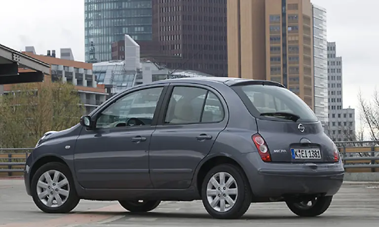 Dabei-ist-sich-der-Micra-treu-geblieben-und-hat-seine-Ei-Form-behalten-Doch-es-ist-alles-irgendwie-unfoermiger-geworden-Vielleicht-gewoehnt-man-sich-ja-noch-dran