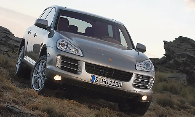 Der-Porsche-Cayenne-hat-ein-aehnliches-Imageproblem-wie-andere-SUVs-Nur-haben-Umweltschuetzer-ihn-zum-Flaggschiff-der-Klimaschweine-gemacht-So-waren-auch-die-meisten-Kommentare-eher-auf-seinen-Verbrauch