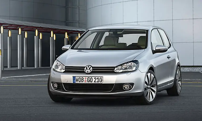 Ein-Auto-wie-der-neue-Golf-muss-wohl-polarisieren-Dieses-Mal-kommen-sicher-einige-Stimmen-aus-dem-Opel-Lager-Aber-Wertigkeit-hin-Dynamik-her-Das-Aeussere-des-neuen-Golf-ist-charakteristischer-geworden-Das-passt-nicht-jedem