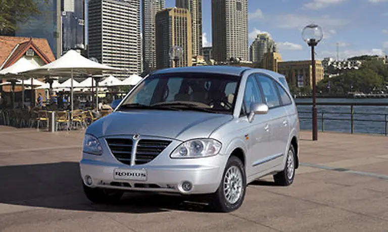 Man-moechte-die-Ecke-am-Kofferraum-am-liebsten-abnehmen-Dann-wuerde-ein-halbwegs-ansehnliches-Auto-daraus-So-hat-dieser-Leser-vielleicht-doch-Recht-Wer-sowas-kauft-muss-blind-sein-und-darf-eigentlich-nicht-Auto-fahren