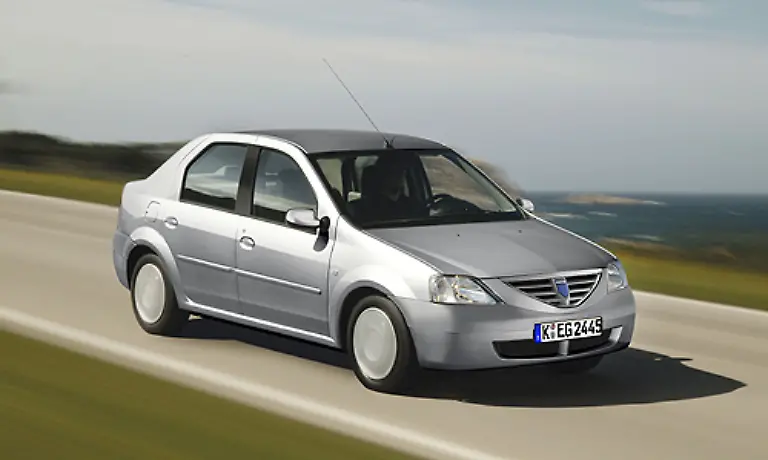 Dass-sich-ein-guenstiger-Preis-und-ein-ansehnliches-Design-nicht-gaenzlich-ausschliessen-hat-Dacia-mit-dem-Sandero-bewiesen-Beim-Entwurf-des-Logan-war-man-wohl-noch-nicht-so-weit