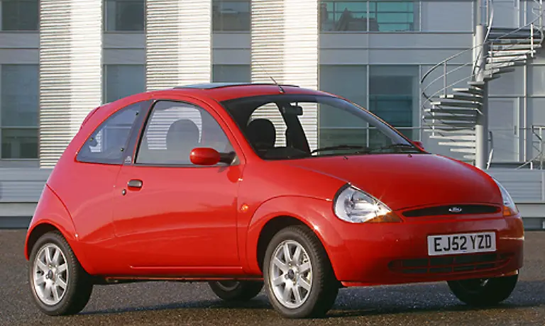 Wie-ein-ueberdimensioniertes-Insekt-beschrieb-ein-Leser-den-Ka-Dennoch-hat-der-kleine-Ford-seit-seiner-Geburt-im-Jahre-1996-weltweit-schon-mehr-als-1-5-Millionen-Kaeufer-ansprechen-koennen