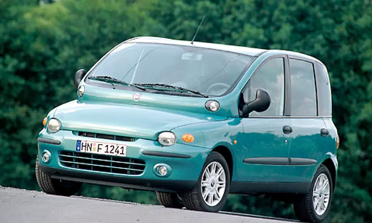 Die-abgegebenen-Kommentare-zu-dem-Auto-wuerden-Baende-fuellen-Multipla-Autosklerosa-Tut-einfach-nur-weh-oder-sieht-aus-wie-das-was-bei-vielen-Maennern-ueber-den-Guertel-quillt