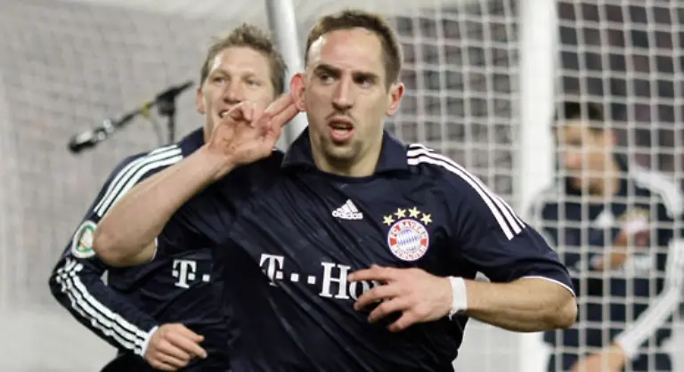 Die-Stuttgarter-hatten-sich-noch-nicht-wieder-sortiert-da-legten-die-Gaeste-aus-Muenchen-bereits-das-2-0-nach