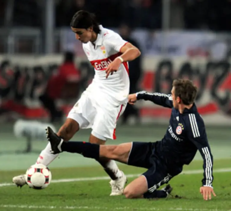 Aber-die-Stuttgarter-kamen-auch-durch-die-ebenso-leichtfertig-wie-arrogant-vergebene-Chance-zum-3-0-fuer-Bayern-nicht-besser-ins-Spiel