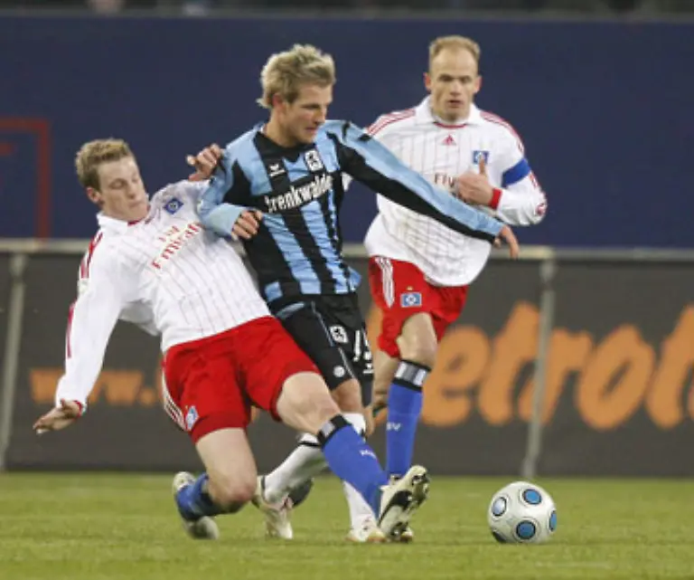 Zwar-hatten-die-Hamburger-das-Spiel-gegen-den-Zweitligisten-TSV-1860-Muenchen-von-Beginn-an-im-Griff