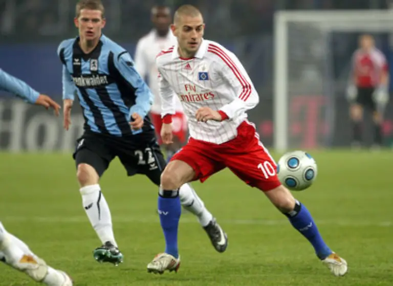 Nach-Wiederanpfiff-verpassste-Mladen-Petric-freistehend-vor-1860-Keeper-Philipp-Tschauner-die-Vorentscheidung