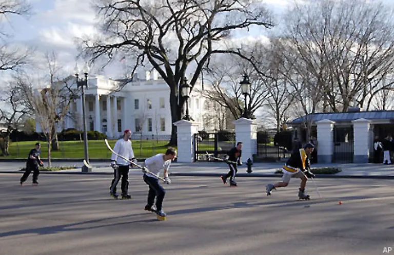 Im-Haupthaus-befinden-sich-die-privaten-Wohnraeume-der-Praesidentenfamilie-aber-auch-repraesentative-Ballsaele-und-Empfangsraeume