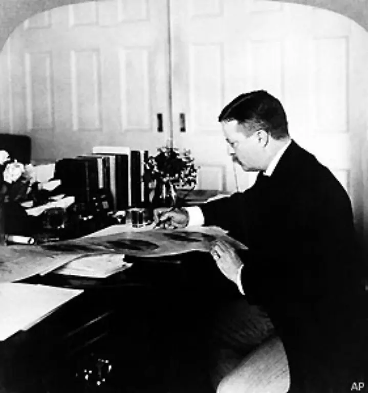 Als-Roosevelt-aber-mit-seiner-Ehefrau-Edith-und-sechs-Kindern-einzog-musste-das-Gebaeude-familienfreundlicher-werden