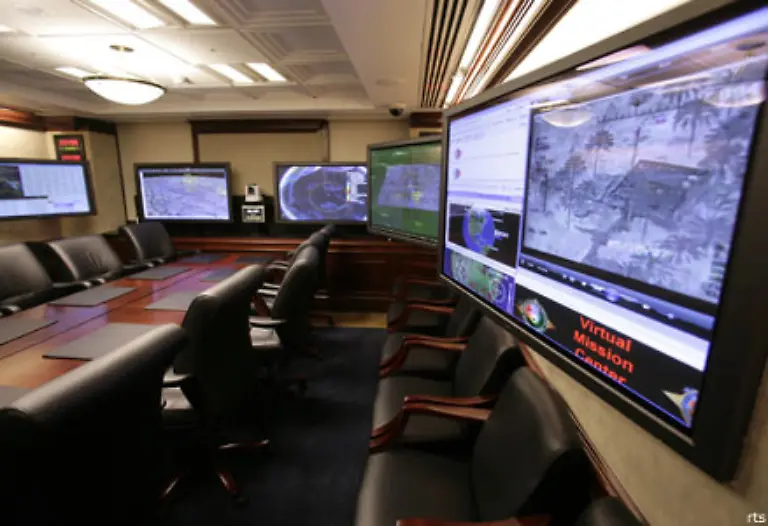 Ausserdem-entstand-ein-neuer-Situation-Room-ein-Lagezentrum-das-einst-Praesident-Kennedy-einrichtete-um-in-Krisensituationen-alle-Informationen-an-einem-Punkt-zu-buendeln