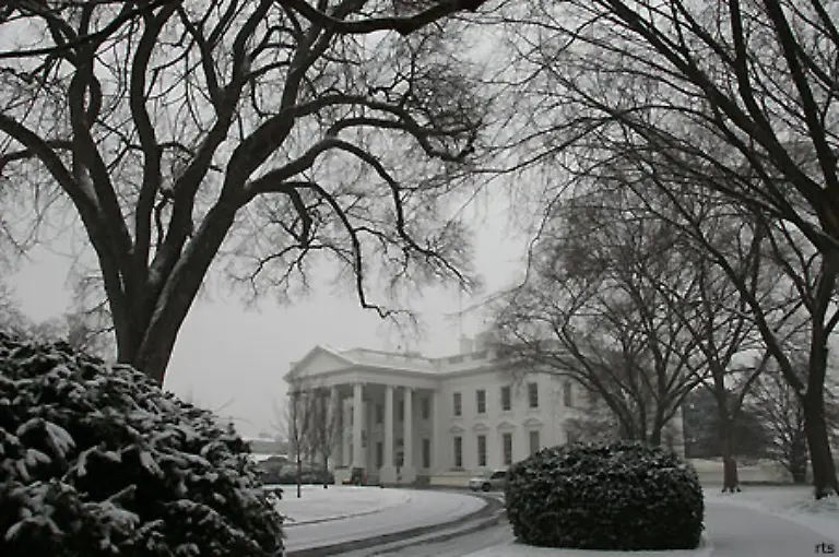 Im-uebertragenen-Sinn-steht-das-White-House-auch-als-Bezeichnung-fuer-die-Exekutive-der-USA