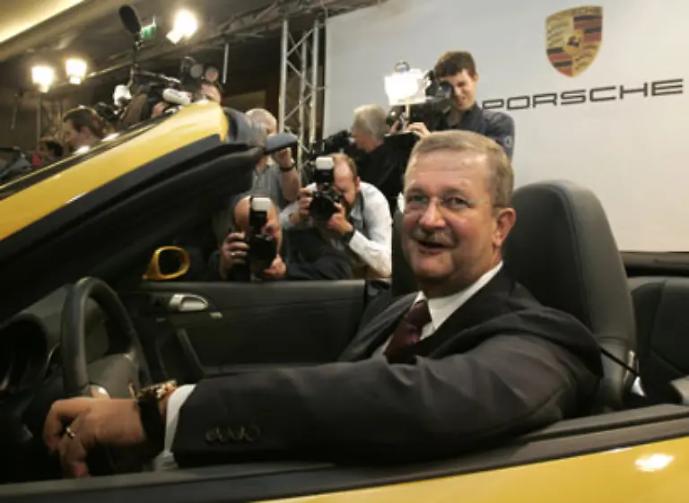 20-Januar-2006-Zwischen-dem-Land-Niedersachsen-dem-ehemals-groessten-VW-Aktionaer-mit-heute-knapp-ueber-20-Prozent-und-der-Pich-Seite-kommt-es-zu-einem-Kompromiss-Porsche-Chef-Wendelin-Wiedeking-kann-in-den-VW-Aufsichtsrat-einziehen