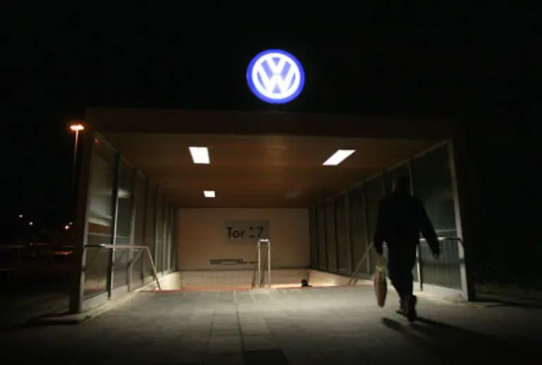 22-Mai-Die-Bundesregierung-einigt-sich-ueber-die-Neufassung-des-VW-Gesetzes-und-will-zunaechst-an-der-starken-Stellung-des-Landes-Niedersachsen-festhalten