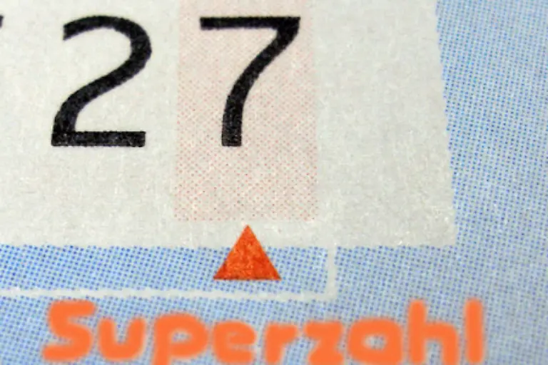 Platz-vier-der-haeufigsten-Zahlen-Die-27-liegt-auf-der-beliebten-U-Anordnung-wenn-man-die-Zahlen-9-13-23-27-38-und-40-ankreuzt-Einen-6-7-Millionen-Mark-Jackpot-mussten-sich-1997-124-Spieler-teilen-Alle-hatten-das-huebsche-Muster-gewaehlt